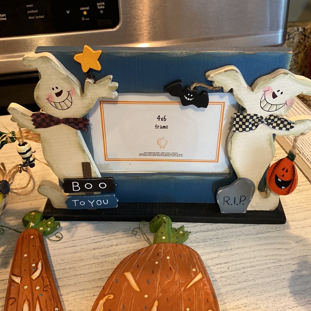 🎃🖤HALLOWEEN BUNDLE-Assorted spooky, fun Halloween decor items - Picture 3 of 5